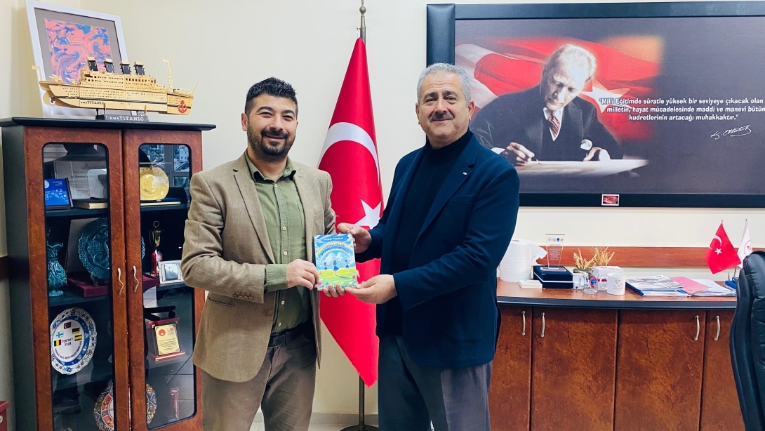 Ebrunun Renkli Dunyasi Kitabimi Kusadasi Ilce Milli Egitim Mudurune Takdim Ettim