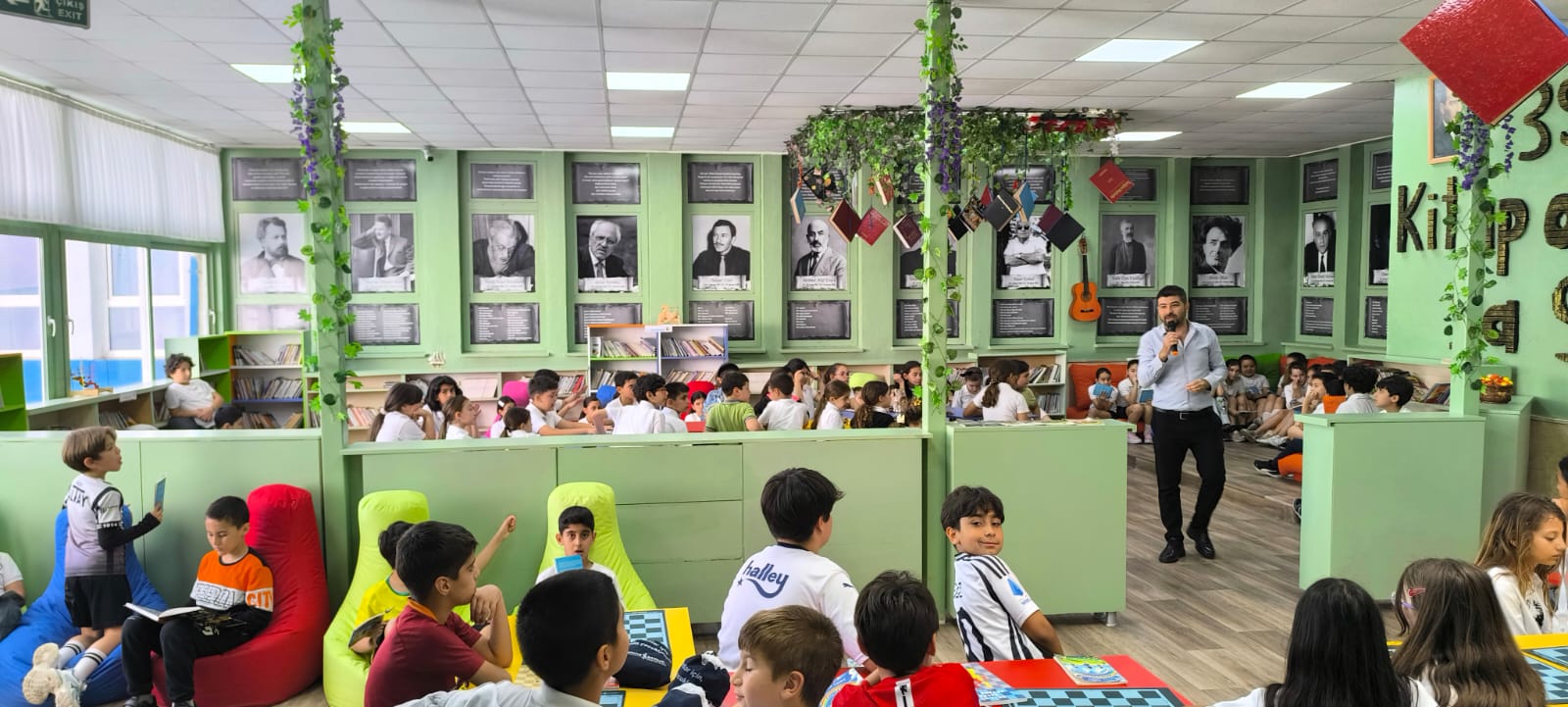kusadasi ilkokulunda 2.okur yazar bulusmasi