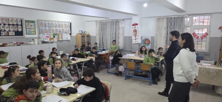 Feriha Ruhi Karakaş İlkokulu'nda Duygusal Anlar! Feriha Ruhi Karakaş İlkokulunda Duygusal Anlar