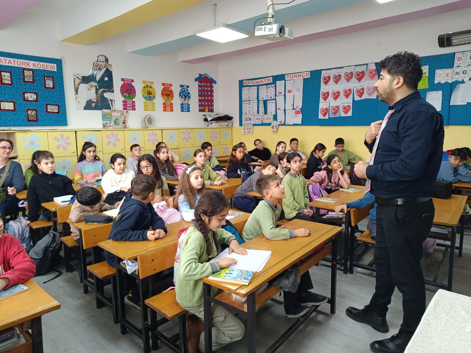 Ebru’nun Renkli Dünyası Davutlar Kazım Dirik İlkokulu’nda