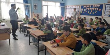 Ebru’nun Renkli Dünyası Üzerine İkiçeşmelik İlkokulu'nda Keyifli Bir Sohbet