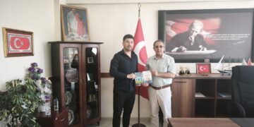 İki Kitabımı İlçe Millî Eğitim Müdürümüz Sayın Şerafettin Yapıcı’ya Takdim Ettim